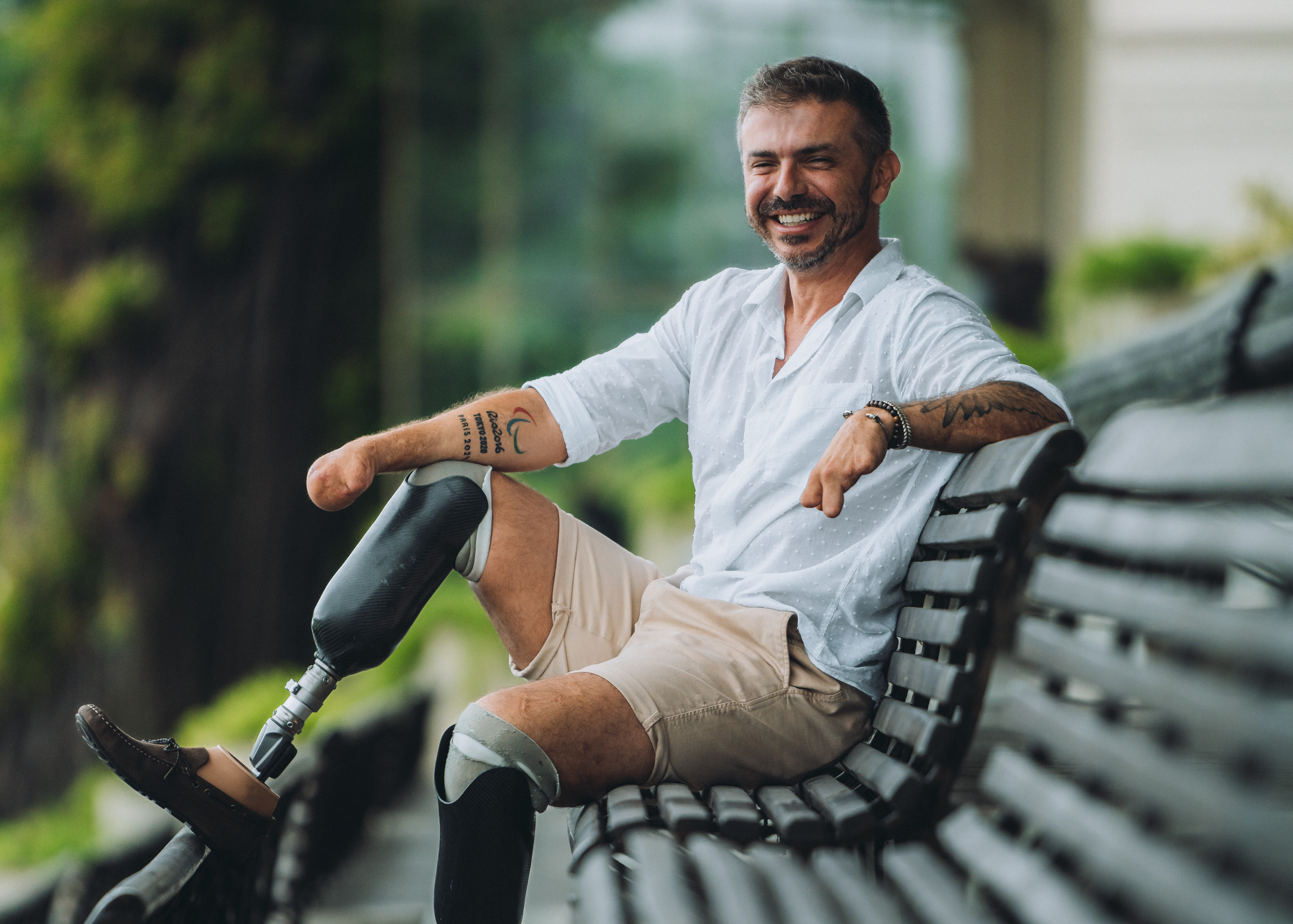 Rodolpho Riskalla smiling on a bench