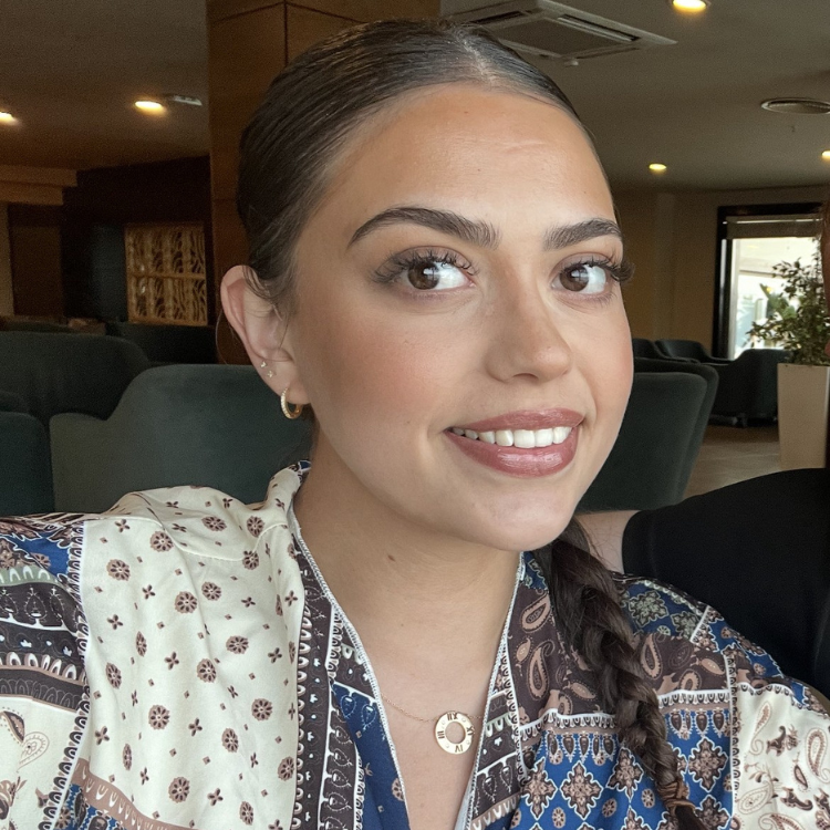 Hannah Ewing smiling